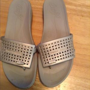 Donald J Pliner Silver Color Toe Post WedgeSlides